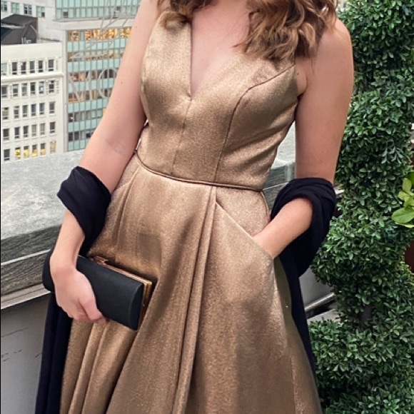 Formal gown - Picture 4 of 9